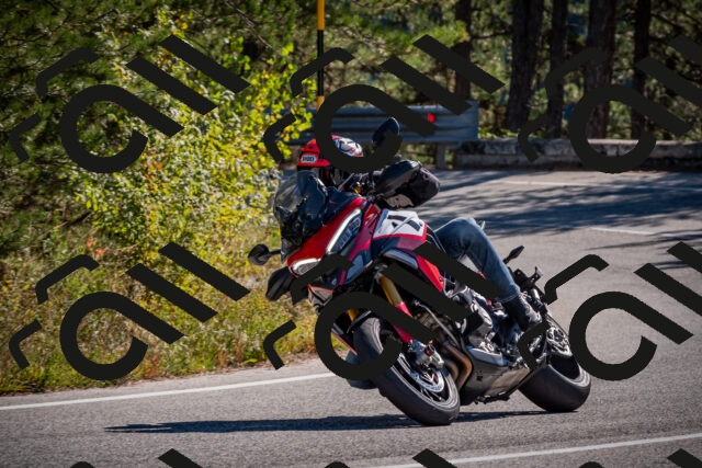 20251011112940-_5006603_am_