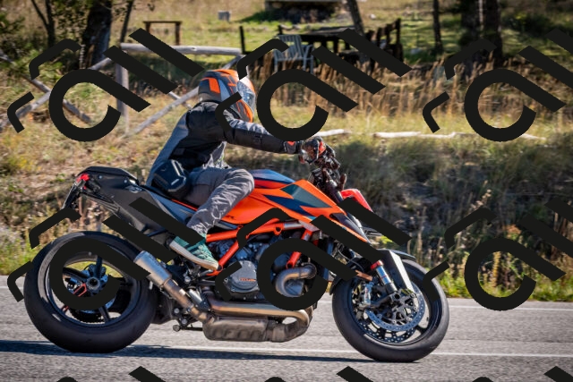 20251011112948-_5006616_am_