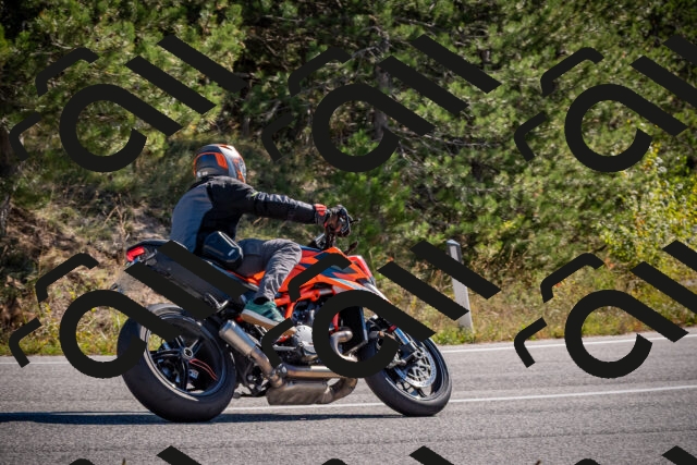 20251011112948-_5006617_am_