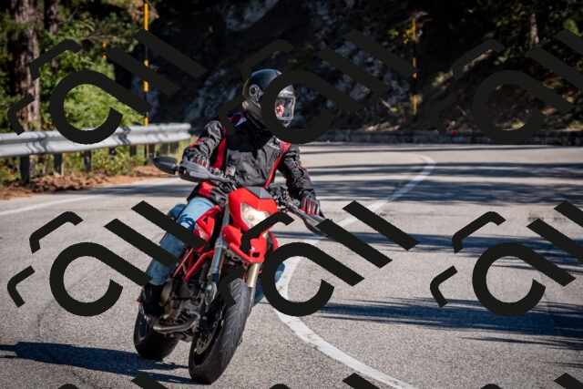 20251011113010-_5006626_am_