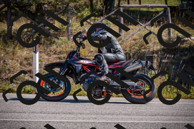 20251011113104-_5006636_am_