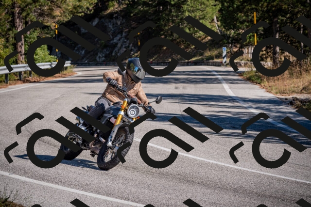 20251011113446-_5006645_am_