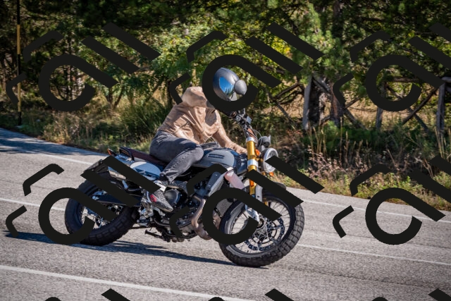 20251011113446-_5006646_am_