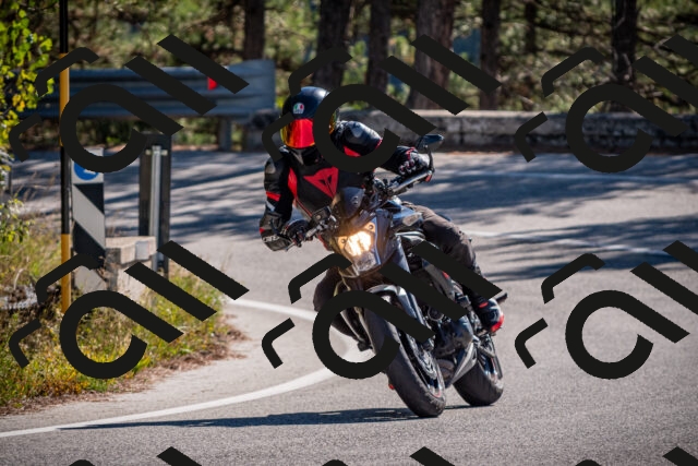 20251011113515-_5006652_am_