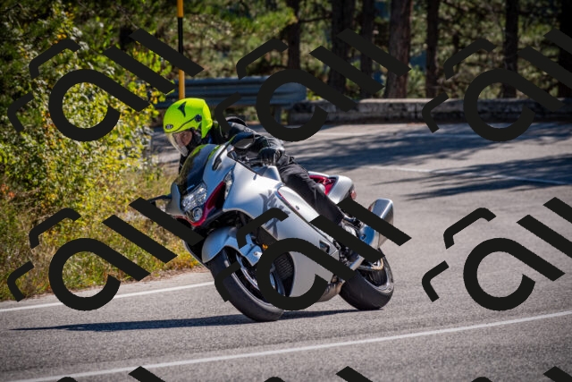 20251011114045-_5006682_am_