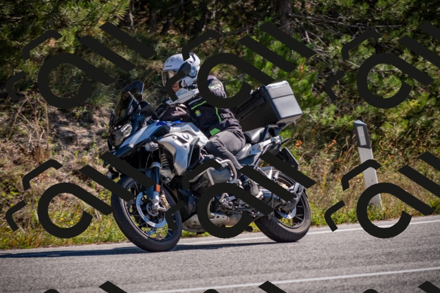 20251011114318-_5006698_am_