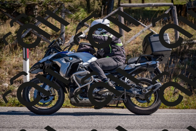 20251011114318-_5006700_am_