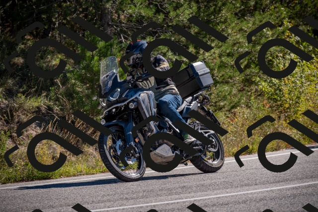 20251011114323-_5006704_am_