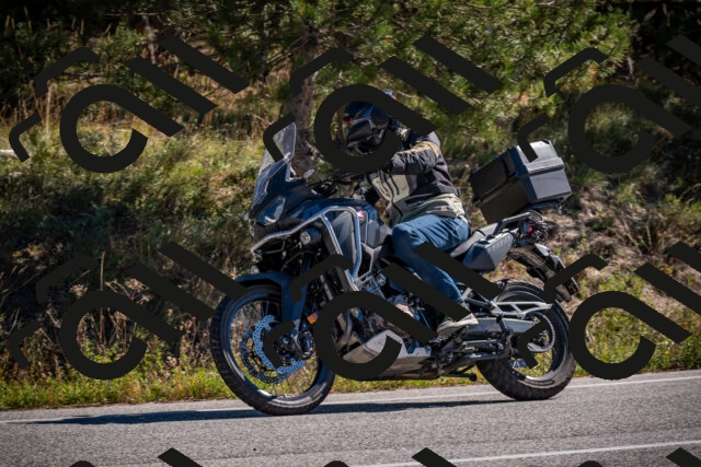 20251011114323-_5006705_am_