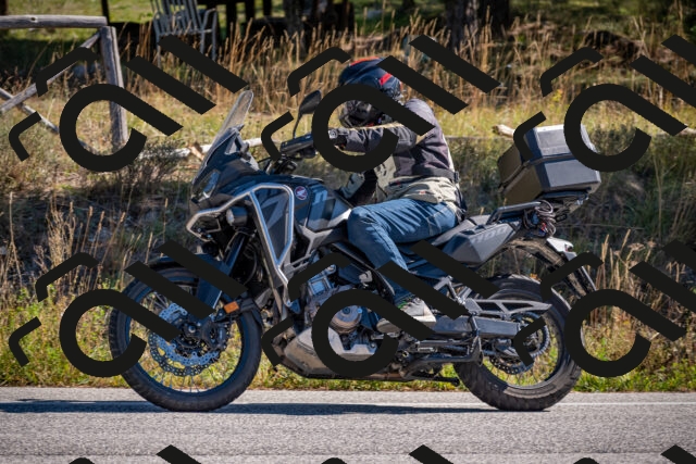 20251011114324-_5006706_am_