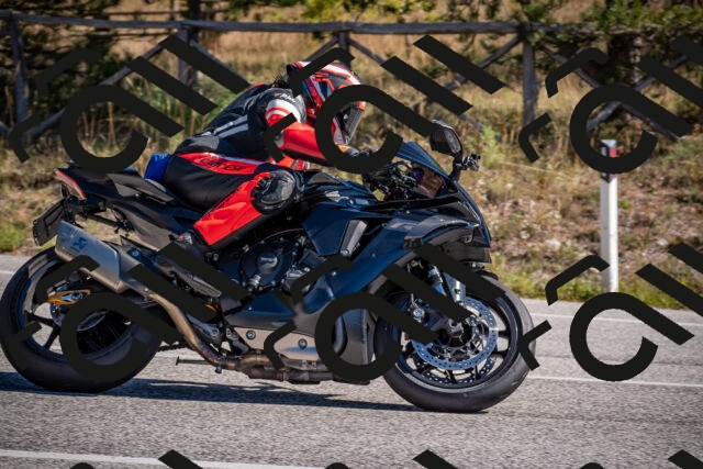 20251011114400-_5006712_am_