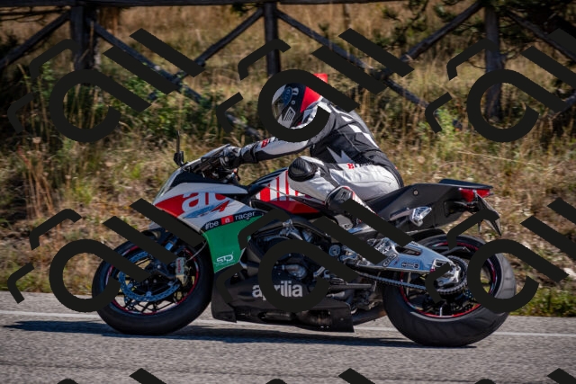 20251011114439-_5006718_am_