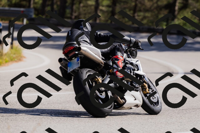 202510111331-_04A2399_c3