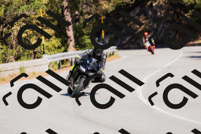 202510111332-_04A2415_c3