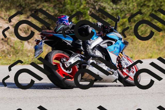 202510111332-_04A2424_c3