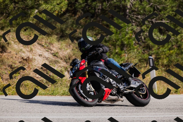 202510111345-_04A2502_c3