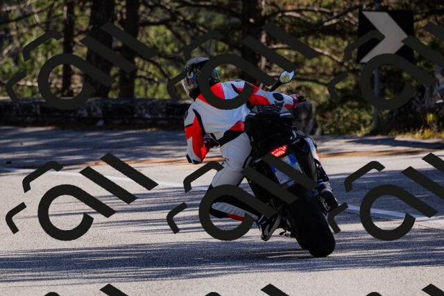 202510111356-_04A2560_c3