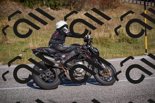 20251012110022-_5008536_am_