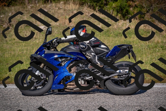 20251012110126-_5008538_am_