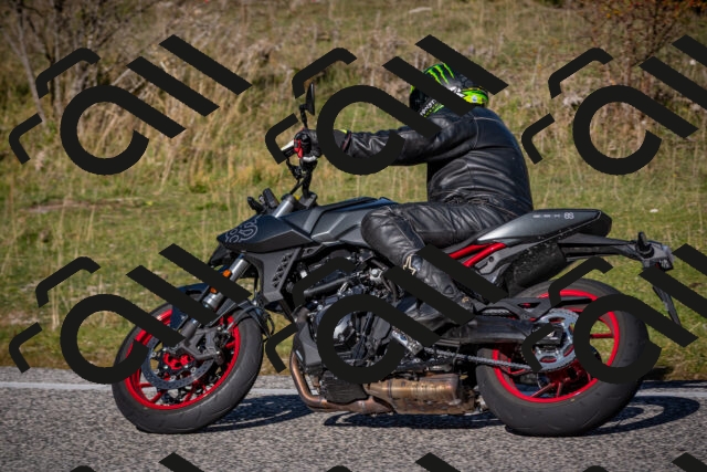 20251012110133-_5008543_am_