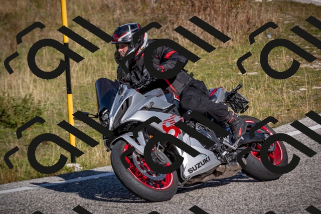 20251012110142-_5008546_am_