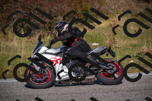 20251012110142-_5008547_am_