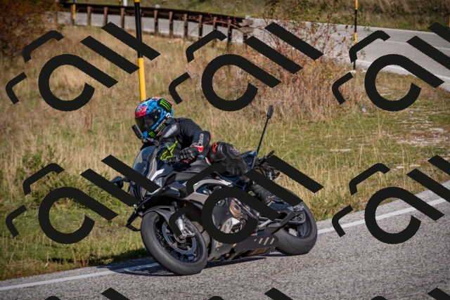 20251012110149-_5008550_am_