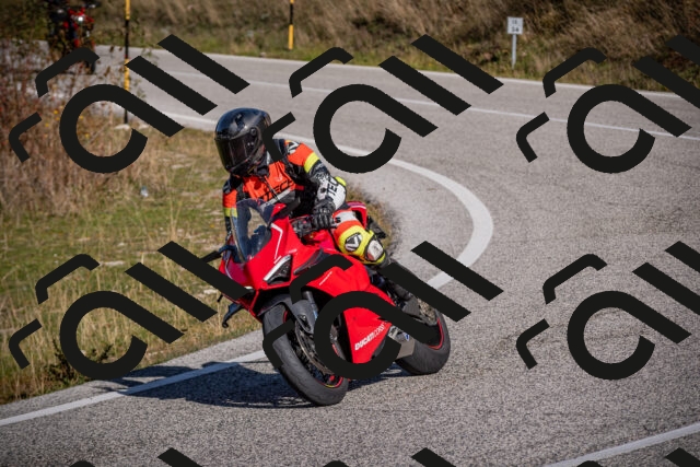 20251012110154-_5008552_am_