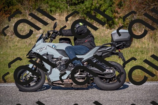 20251012110205-_5008559_am_