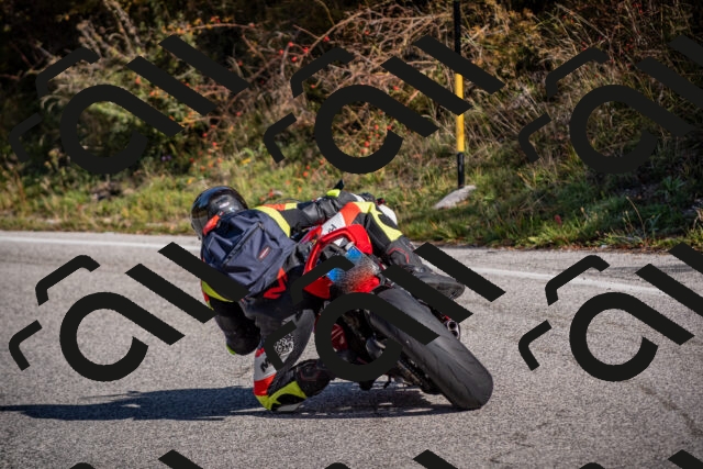 20251012110252-_5008564_am_