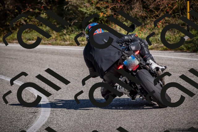 20251012110300-_5008571_am_