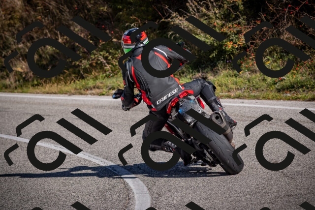 20251012110301-_5008572_am_