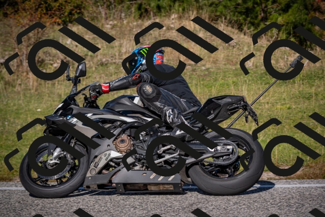 20251012110330-_5008576_am_