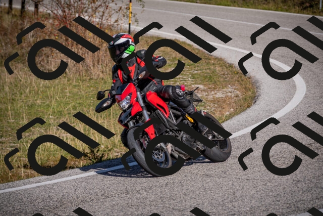 20251012110333-_5008577_am_