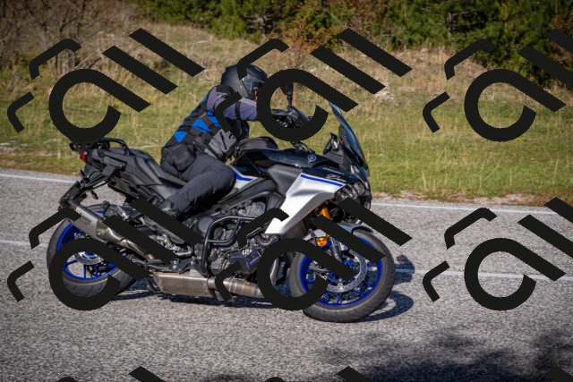 20251012110335-_5008579_am_