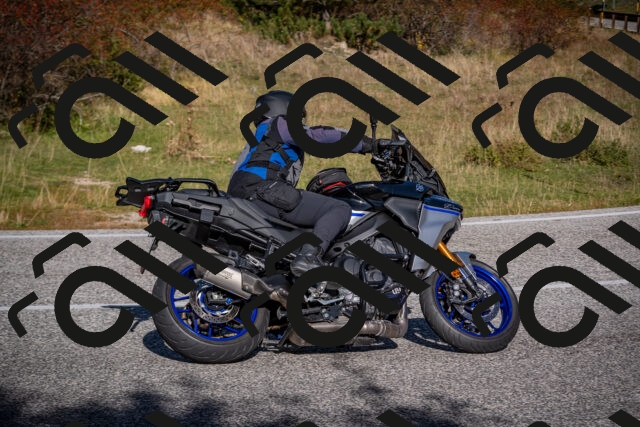 20251012110336-_5008580_am_