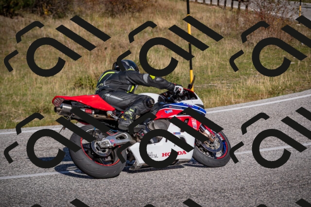 20251012110339-_5008583_am_