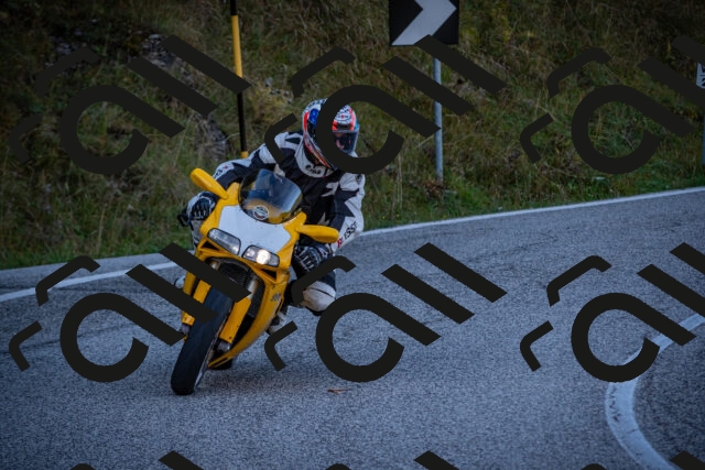 20251012110346-_5008584_am_