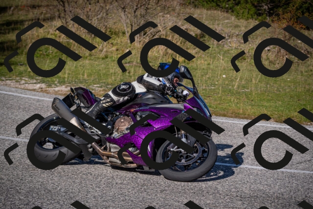 20251012110354-_5008589_am_