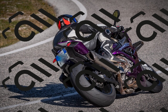 20251012110355-_5008590_am_