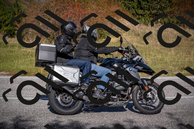 20251012110456-_5008596_am_