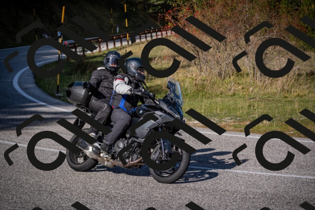 20251012110459-_5008598_am_