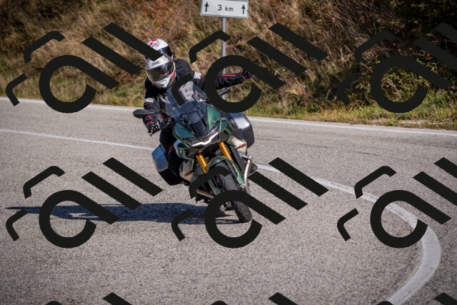 20251012110512-_5008604_am_