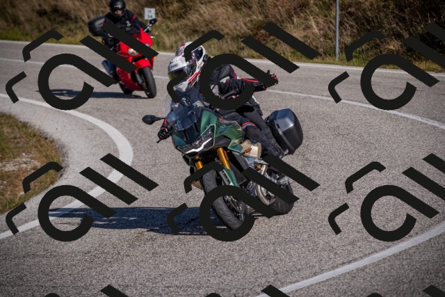 20251012110512-_5008605_am_