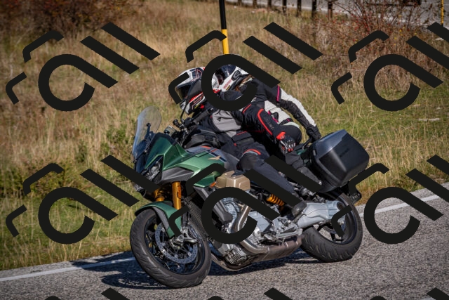 20251012110513-_5008606_am_