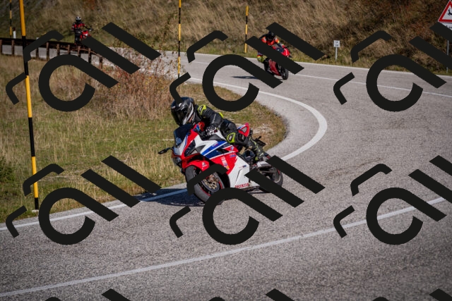 20251012110516-_5008612_am_