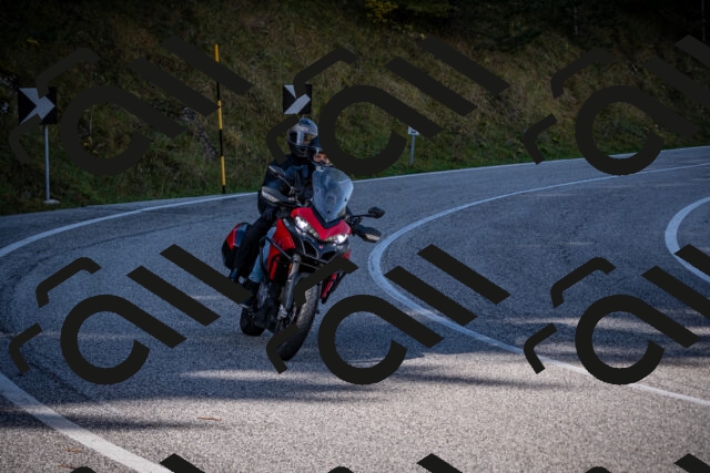 20251012110719-_5008618_am_