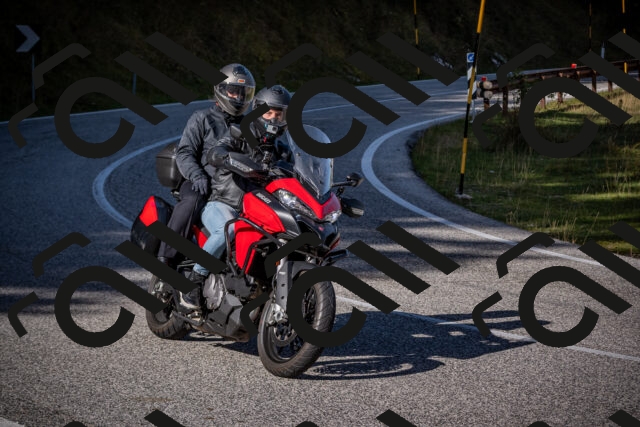 20251012110719-_5008619_am_