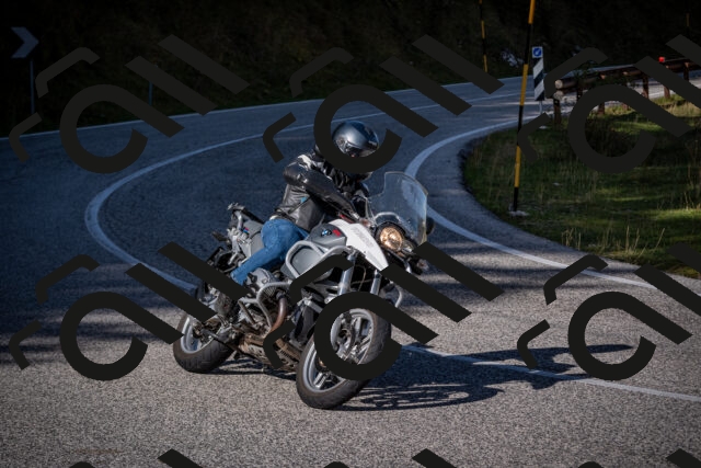 20251012110855-_5008637_am_