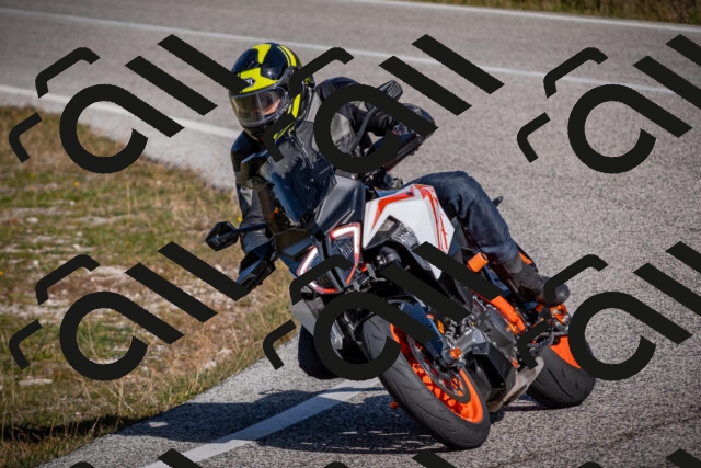 20251012110912-_5008640_am_